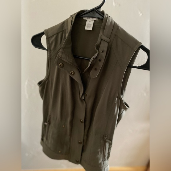 Cache’| xs| forest green vest| Great Condition. - Picture 7 of 7